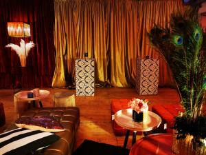 Grease Beistelltisch 2