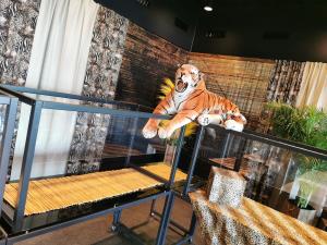 Figur Tiger liegend 0
